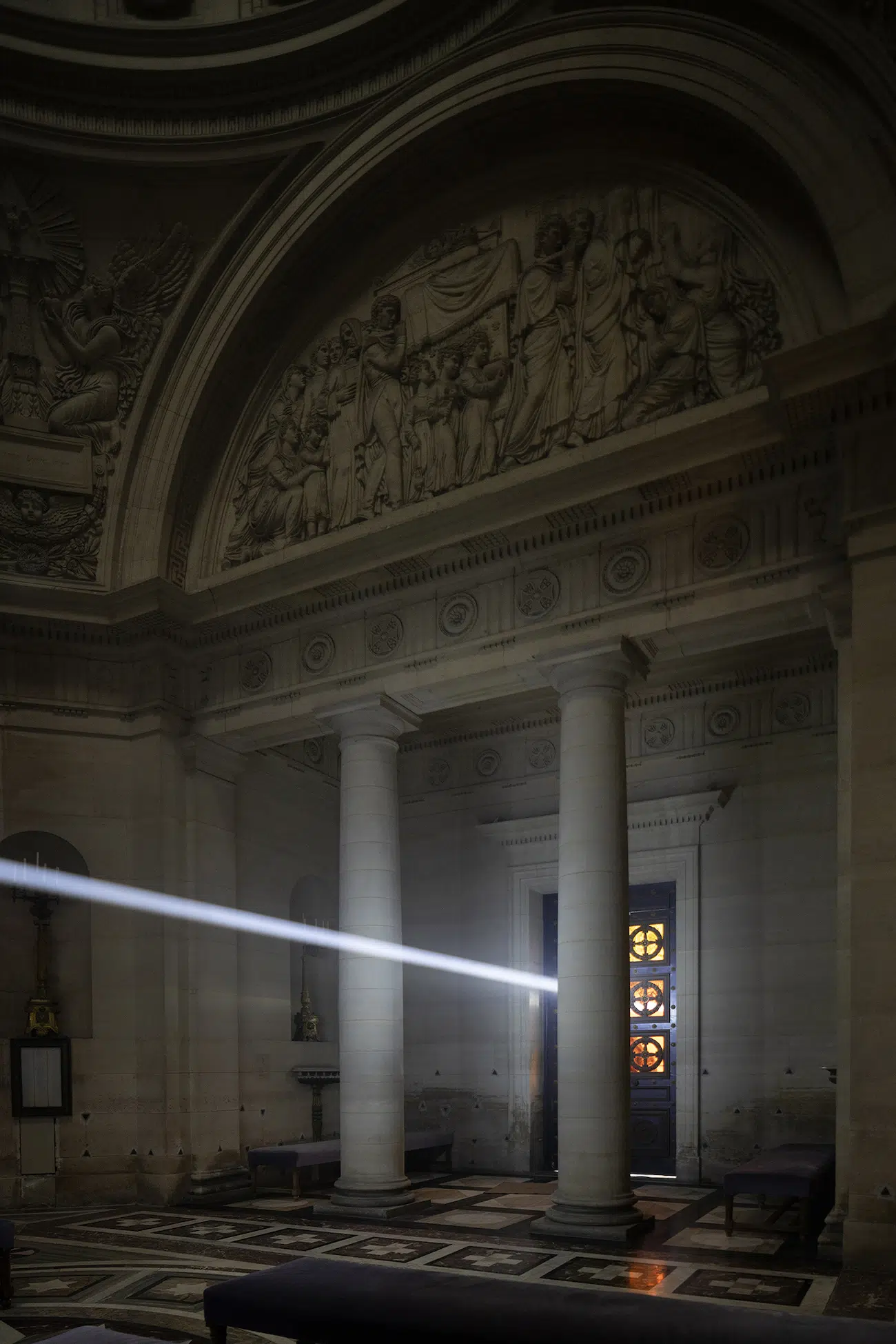 Threshold by Emilio Ferro. Site-specific light and sound installation commissioned by the City of Paris for Nuit Blanche 2026, presented at the Chapelle Expiatoire, Paris. Project direction: Studio Artera. Photo: Roberto Conte.