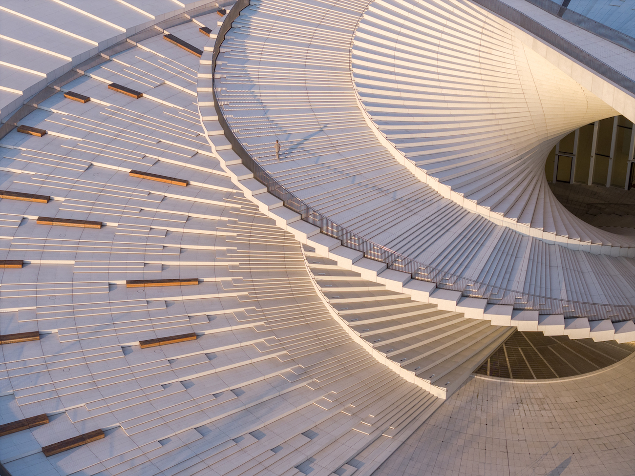Sn&oslash;hetta&rsquo;s Spiral-Shaped Shanghai Grand Opera House Opens