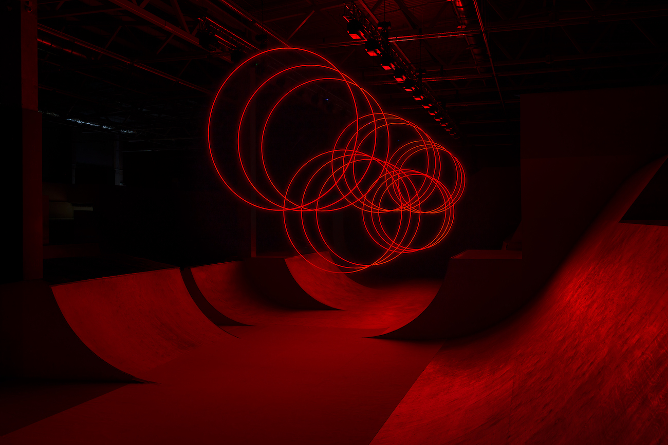 CYCLES N2, Kazan, Rusia, 2026. Kinetic installation. Steel, motors. 20 x 8 meters