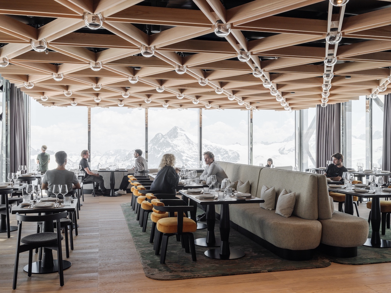 Titlus Tower dining area.