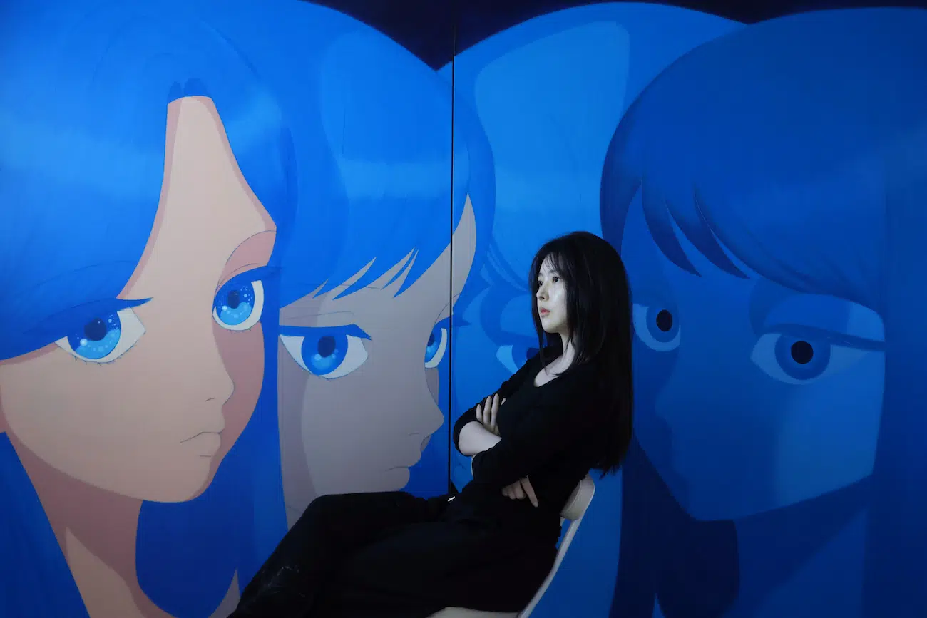 Korean Artist Paints Expressionless Girls That Mirror Viewers' Emotions
