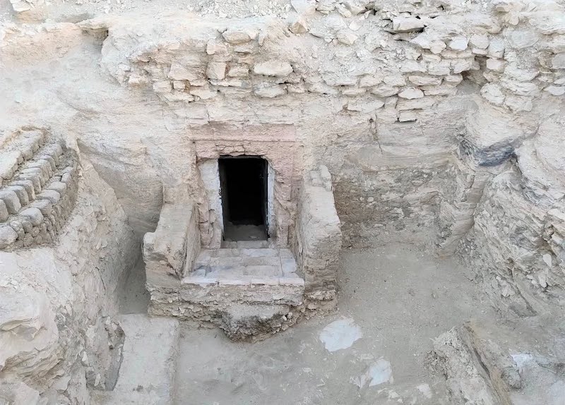 3,000-Year-Old Tomb With Colorful Murals Discovered in Luxor