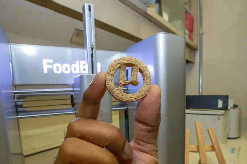micro bites, a Cookie made from plastic bottle