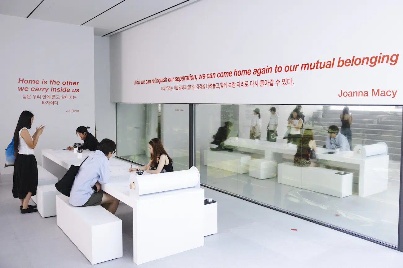 Es Devlin Fills a Seoul Gallery With Books, Mirrors, Light, and Sound at FUTURA SEOUL