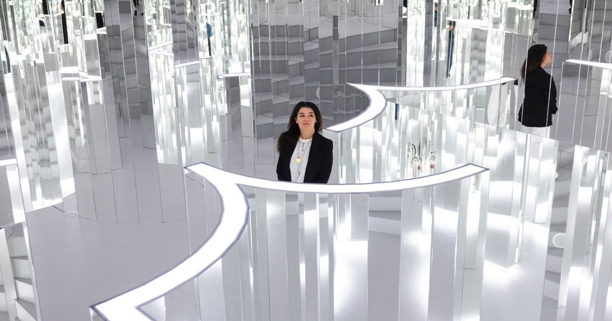 Es Devlin Fills a Seoul Gallery With Books, Mirrors, Light, and Sound