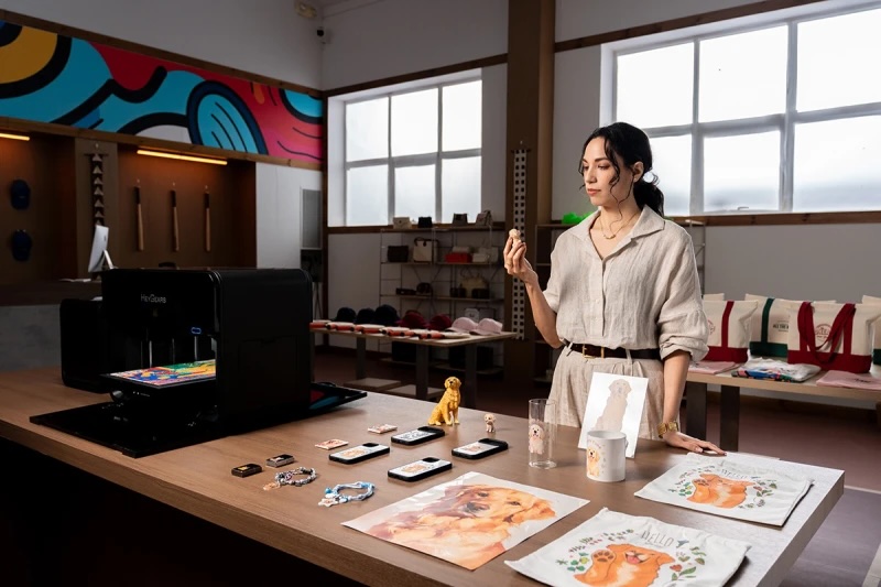 HeyGears GX1, the World's First 3D and UV Printer