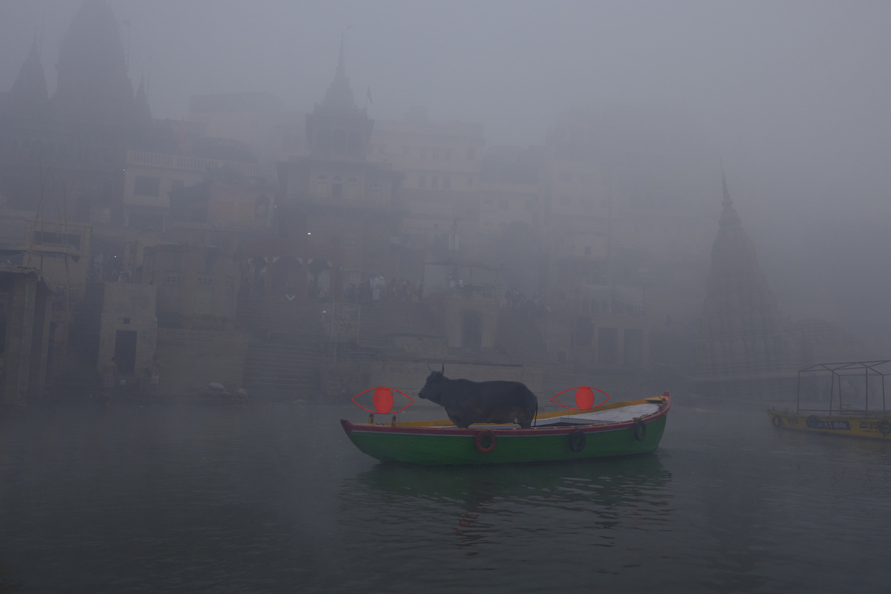 Photograph of Varanasi Ghat on Foggy morning taken by Julia Buruleva