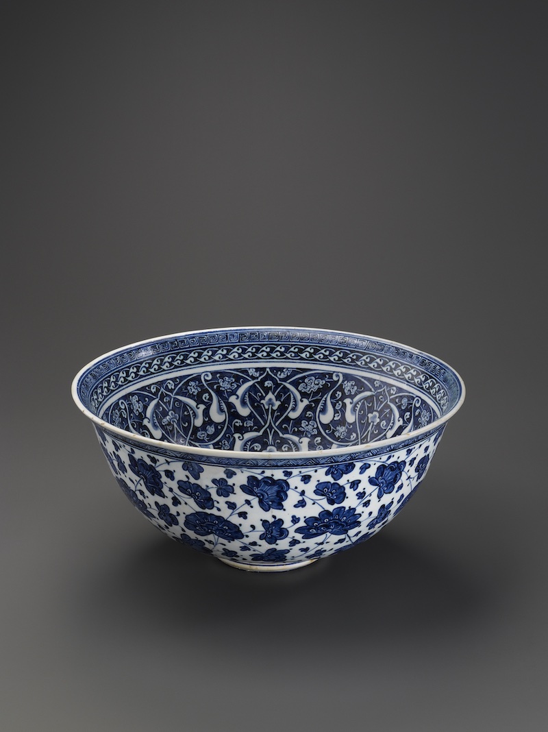 Very large bowl. Ottoman period, ca. 1480. Turkey, Iznik. Ceramic