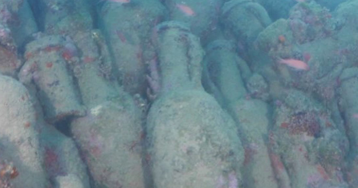 Divers Discover 2,100-Year-Old Roman Shipwreck With 500 Ancient Wine Jars Inside