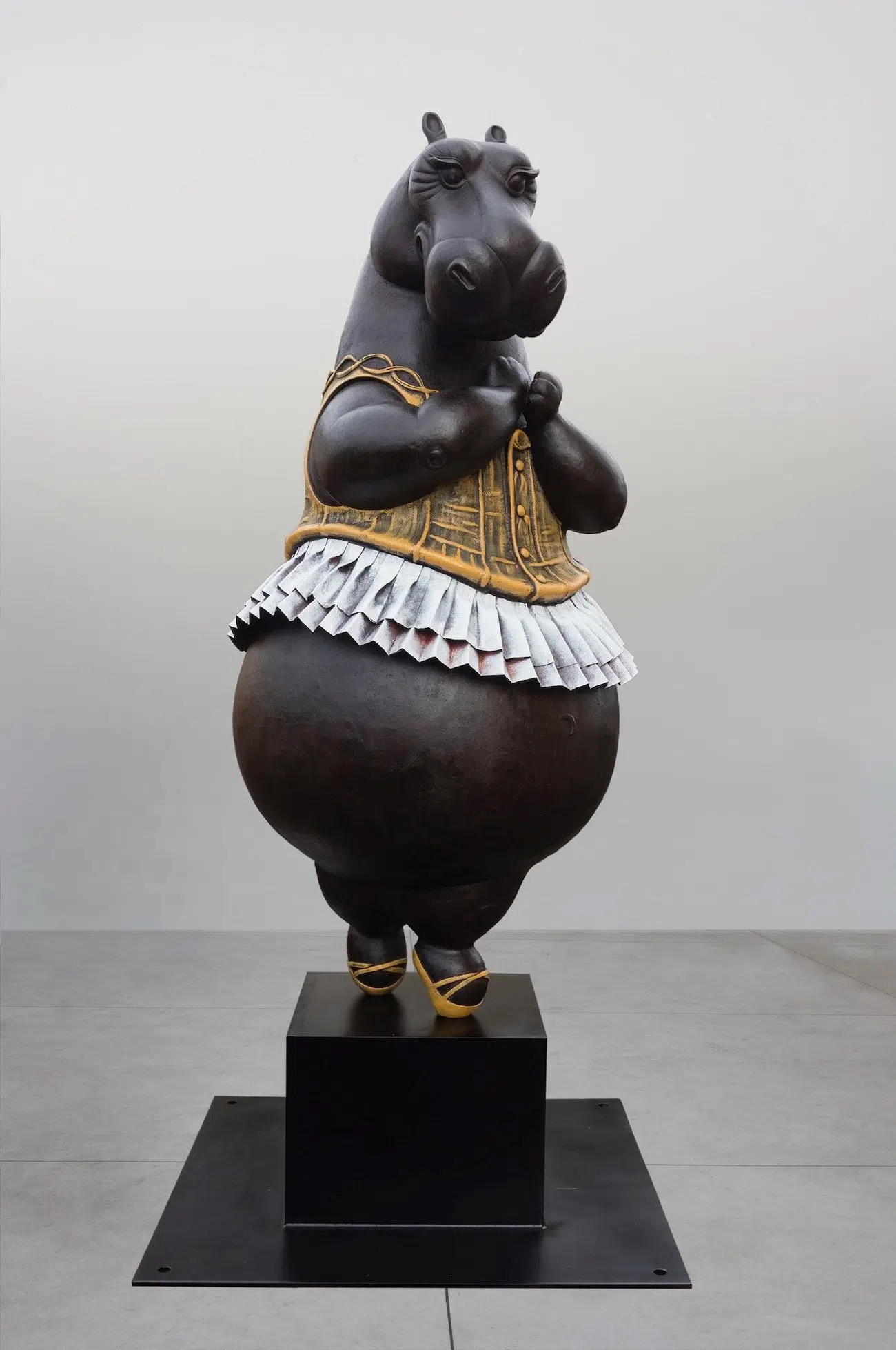 Bjorn Skaarup Hippo Ballerina en pointe