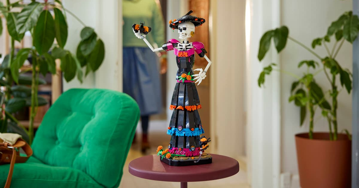 New LEGO Set Invites You To Construct the Elegant Figure in Day of the Dead Celebrations