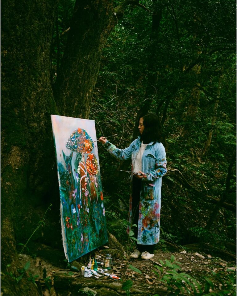 Painter Draws Inspiration From Her Travels to Create Works of Animals ...