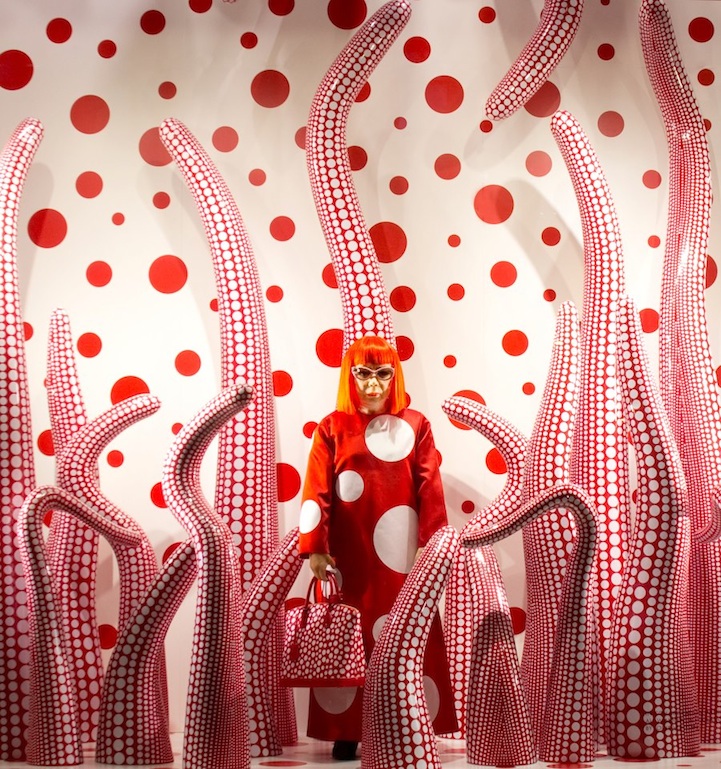 The gigantic Yayoi Kusama in front of the Louis Vuitton