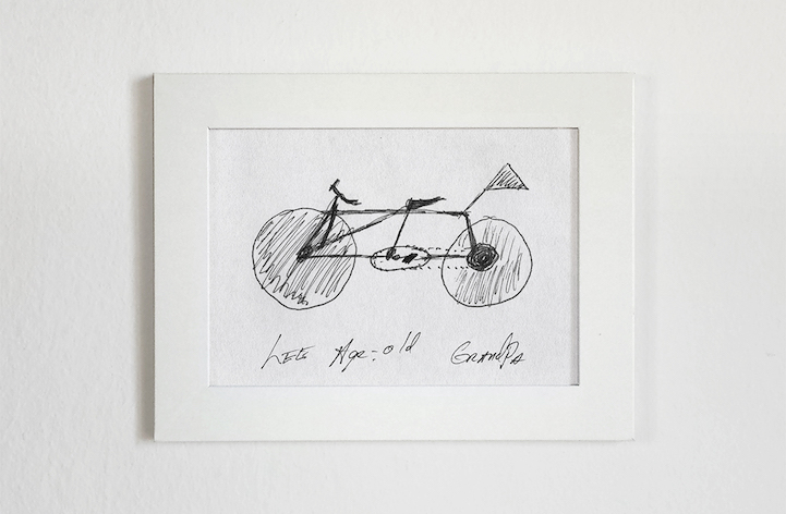 vélo dessiné par un passant 