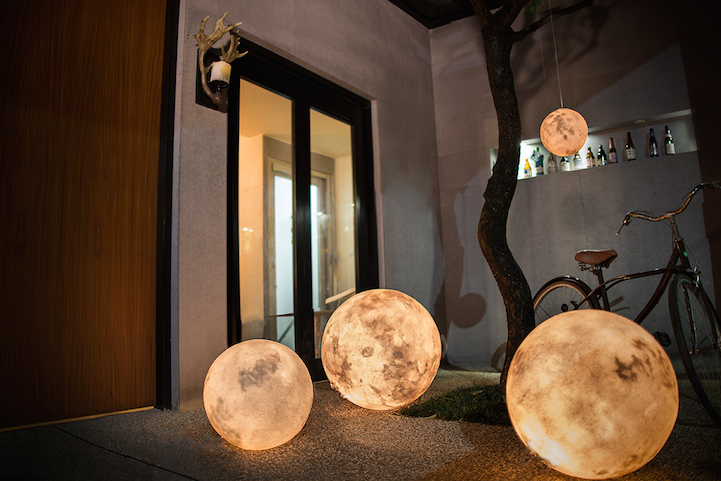 moon lamp