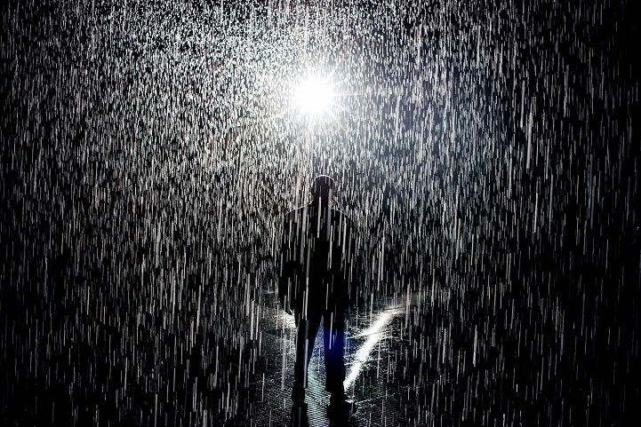 Immersive Indoor Rain Room Where Visitors Don't Get Wet Arrives in Los  Angeles