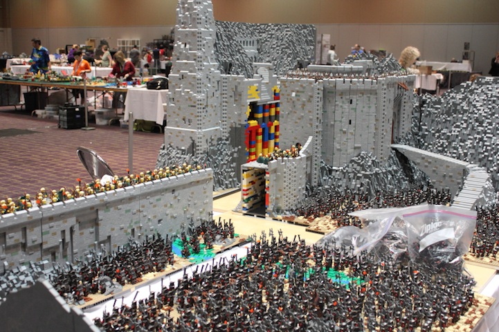 Amazing LEGO Recreation of Lord of the Rings Helm s Deep Battle