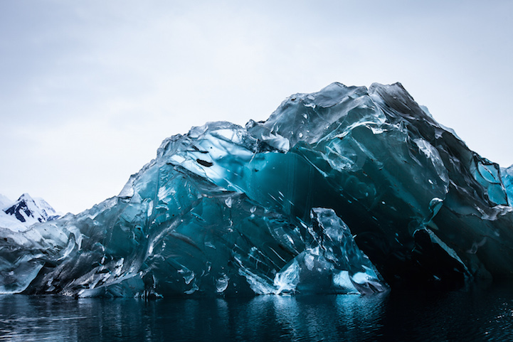 Photo d'un iceberg renversé par Alex Cornell 