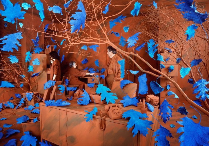 sandy skoglund surreal sets non-photoshopped scenes surrealism photography