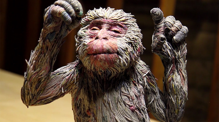 sculpture d'un singe en papier 