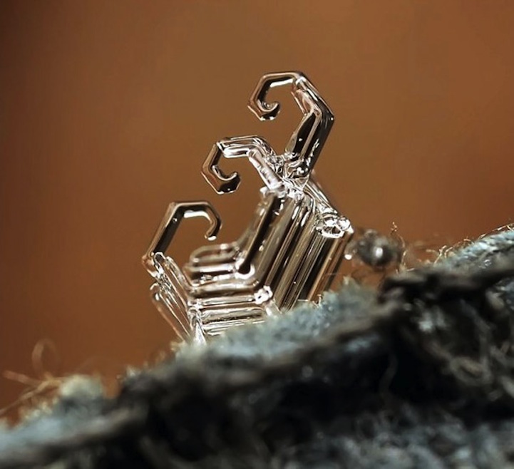 macro snowflake photography