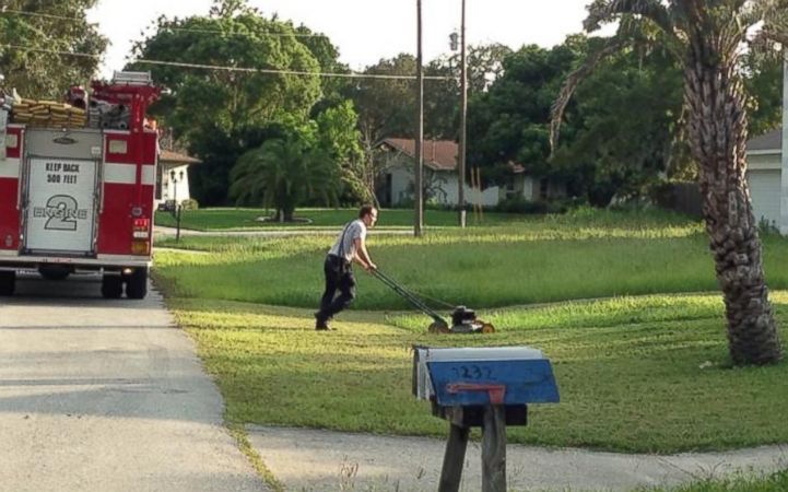 Compassionate Firefighters Finish Mowing Man's Lawn After He Suffers a ...