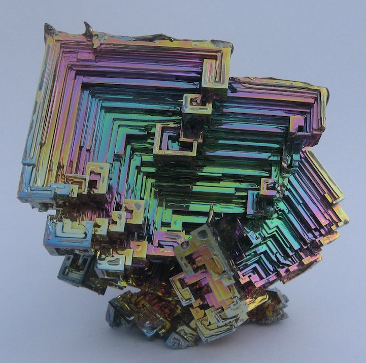 bismuth crystal look like rainbow steps