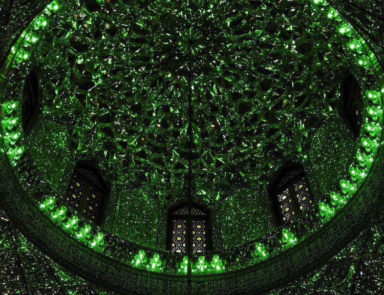 Spectacular Surprise Inside Modest Mosque
