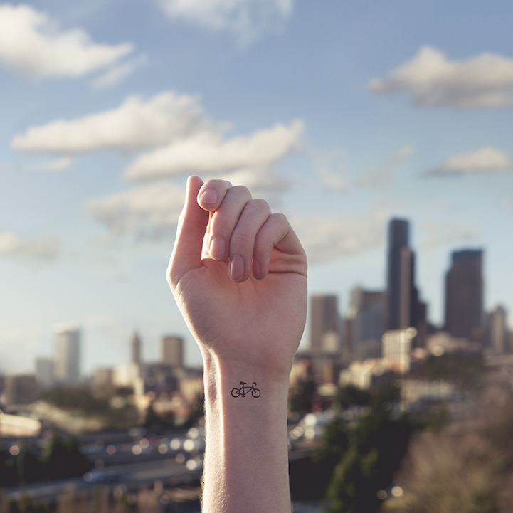 30 Tiny Tattoo Ideas for Major Inspiration | Tiny tattoos, Tiny flower  tattoos, Flower tattoos