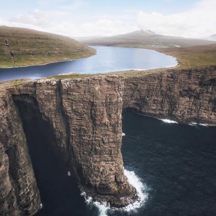 Natural Optical Illusion Looks Like an Impossible Lake Sits Hundreds of ...