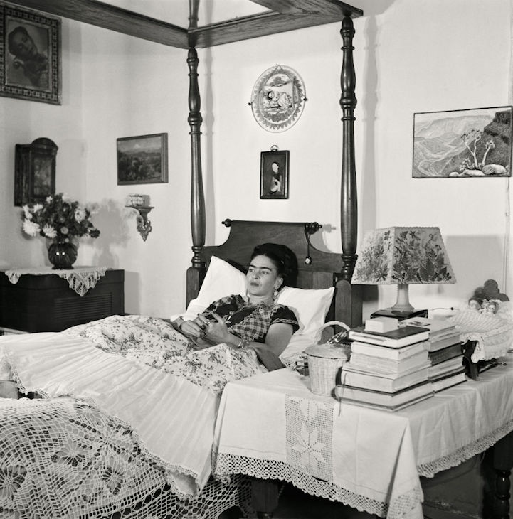 Foto de Frida Kahlo en cama