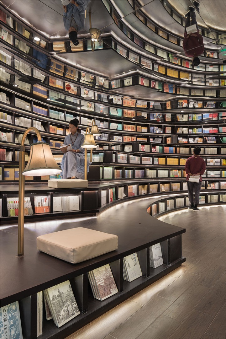 Unique Bookstore in China Offers Optical Illusion Experience of Endless