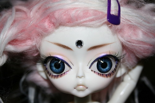 creepy blythe doll