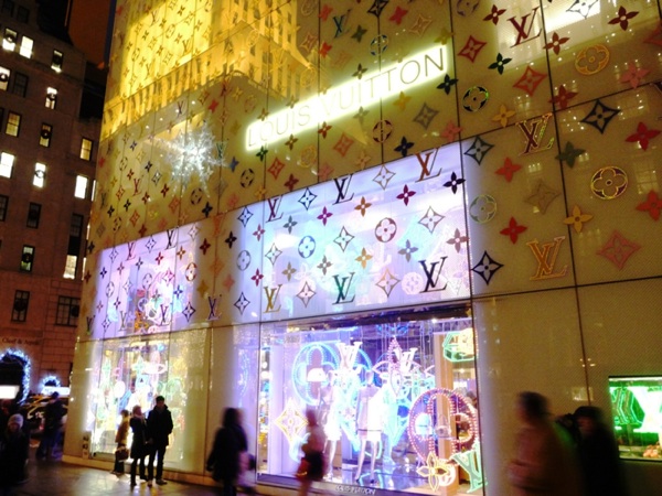 Seasonal Store Windows  Louis Vuitton - Louis The Game