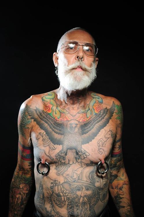 Photos de seniors tatoués