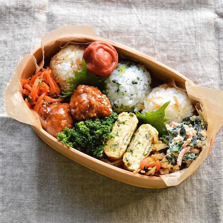 Japanese Bento Boxes That Prioritize Artistic Value Over Taste