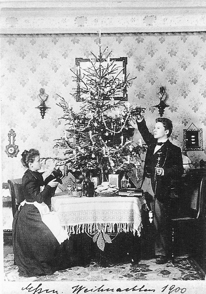 Couple s 42 Annual Christmas Portraits Starting from 1900
