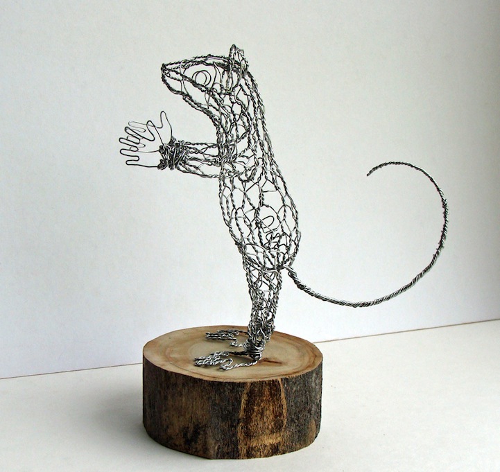Simple Wire Sculptures Of Animals